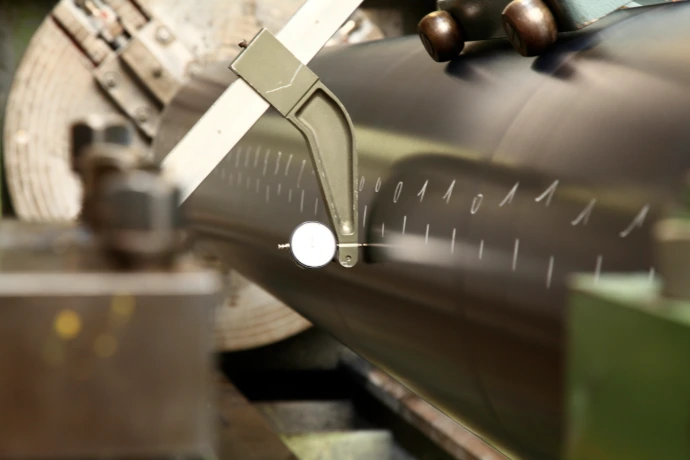CNC machining of calender roll cover surface for precision finishing