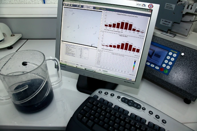 rovalrolls R&amp;D laboratory computer screen showing fiber analysis data