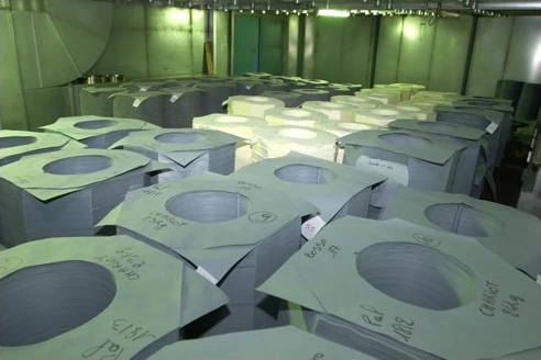 Drying of cotton fiber discs during calender roll manufacturing process